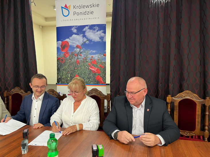 Strefa odpoczynku nad wodą w Radzanowie Strefa odpoczynku nad wodą w Radzanowie
