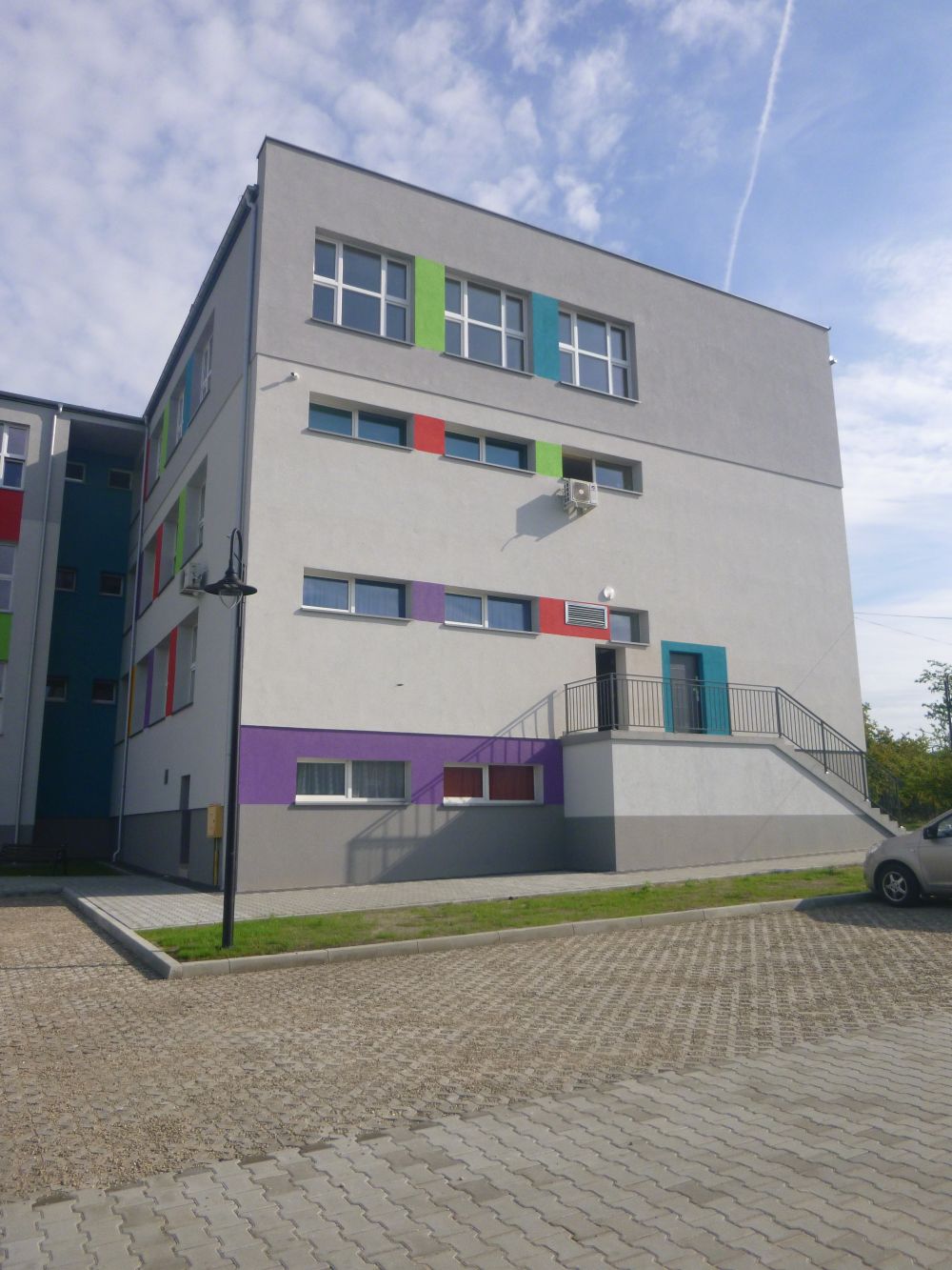 Zakończono realizację zadania „Rozbudowa budynku Szkoły Podstawowej Nr 2  w Busku-Zdroju o sale dydaktyczne i pomieszczenia towarzyszące” w ramach zadania budżetowego pn. „Rozwój infrastruktury edukacyjnej w Gminie  Busko-Zdrój”