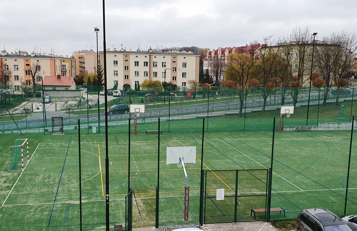 Informacja dotycząca realizacji projektu pt. „Przebudowa infrastruktury sportowej i doposażenie pracowni dydaktycznych w Publicznej Szkole Podstawowej Nr 1 w Busku-Zdroju” współfinansowanego ze środków UE w ramach RPO WŚ