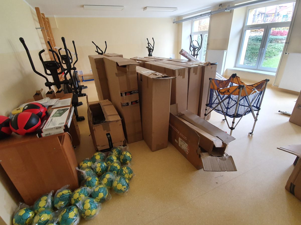 Informacja dotycząca realizacji projektu pt. „Przebudowa infrastruktury sportowej i doposażenie pracowni dydaktycznych w Publicznej Szkole Podstawowej Nr 1 w Busku-Zdroju” współfinansowanego ze środków UE w ramach RPO WŚ