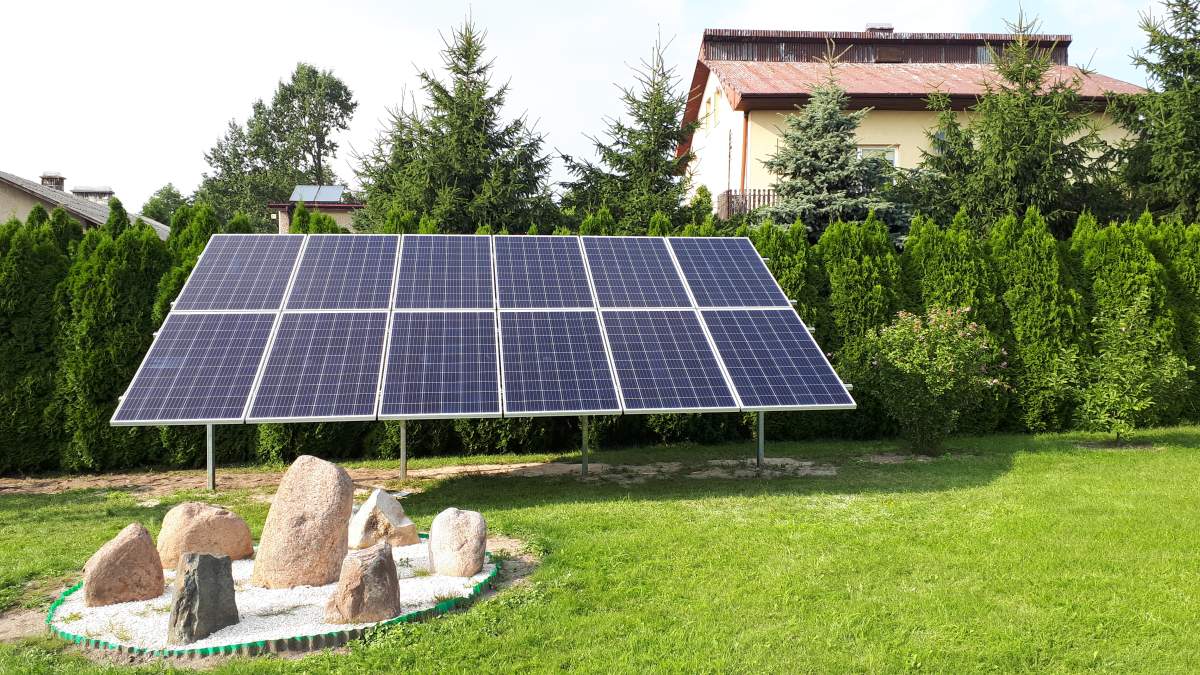 Zakończono realizację zadania pn: „Wykorzystanie odnawialnych źródeł energii poprzez montaż instalacji fotowoltaicznych w gospodarstwach domowych na terenie Gminy Busko-Zdrój”