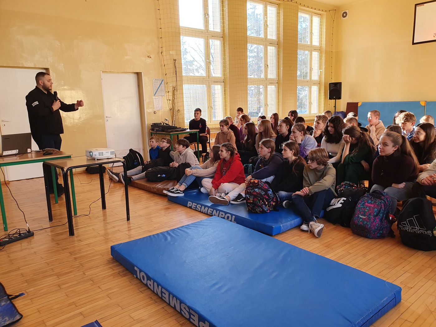 Publiczna Szkoła Podstawowa im. Jana Pawła II w Zbludowicach.