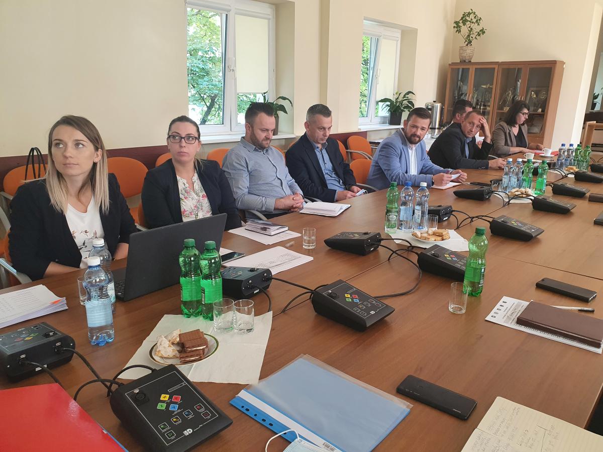 Od lewej, reprezentanci Wykonawcy, Powiatu Kazimierskiego, Gminy Busko-Zdrój, Gminy Solec-Zdrój 