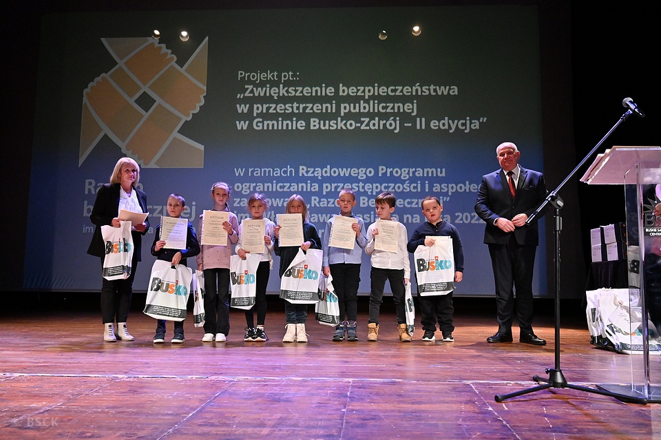 Uczniowie Publicznej Szkoły Podstawowej Nr 1 im. Stanisława Staszica w Busku-Zdroju