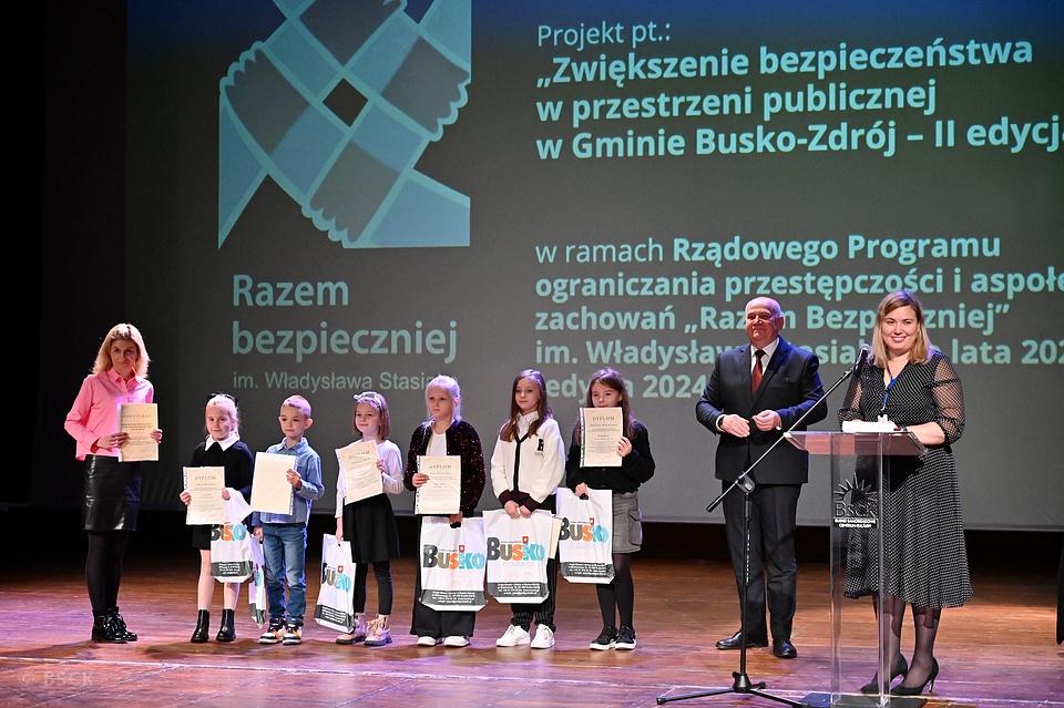 Uczniowie Publicznej Szkoły Podstawowej Nr 3 im. Płk. A. Krzyżanowskiego „Wilka” w Busku-Zdroju