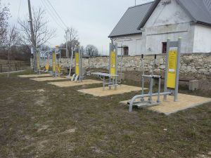 Wykonanie siłowni zewnętrznej wielostanowiskowej przy świetlicy wiejskiej w miejscowości Widuchowa, gm. Busko-Zdrój