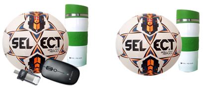 Zdjęcie przedstawia nagrody: mysz bezprzewodową, pendrive, kubek termiczny oraz piłkę do piłki nożnej